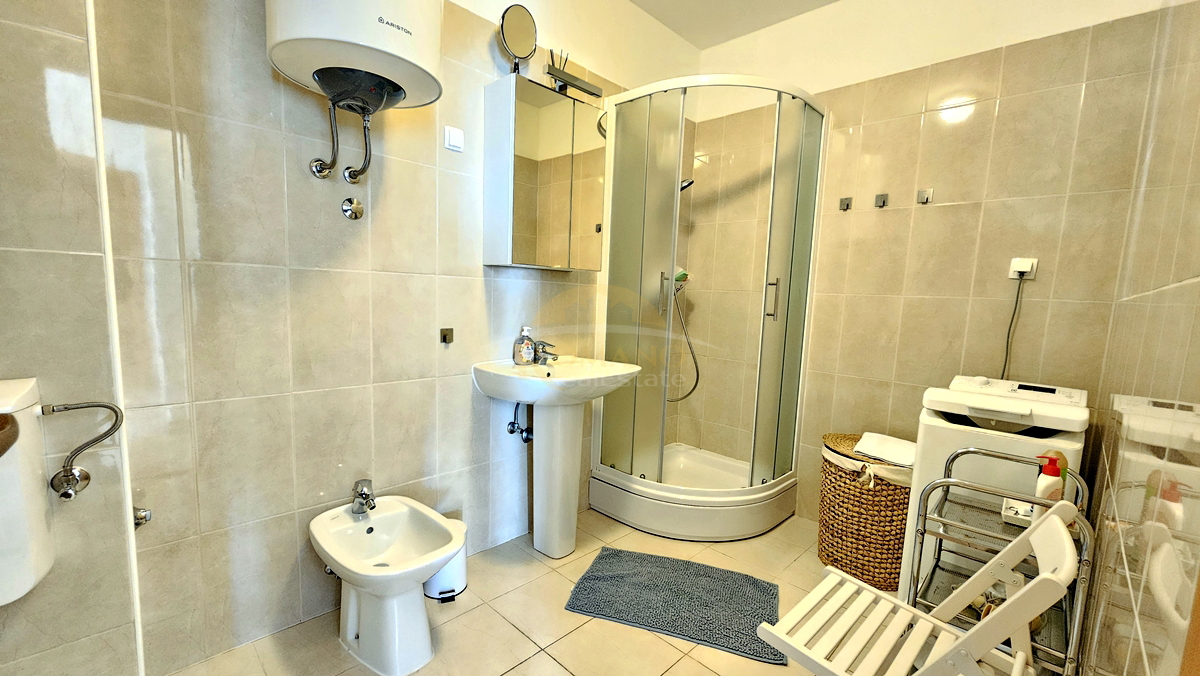 Prostoren dvosobni stan z odprtim pogledom na morje – Trogir, Balan